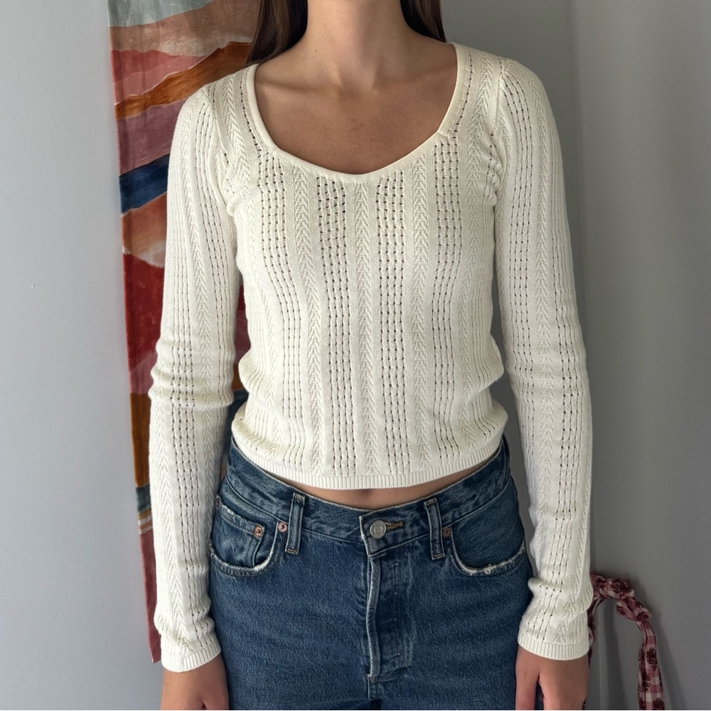 Hollister White V-Neck Sweater with Ribbed Texture